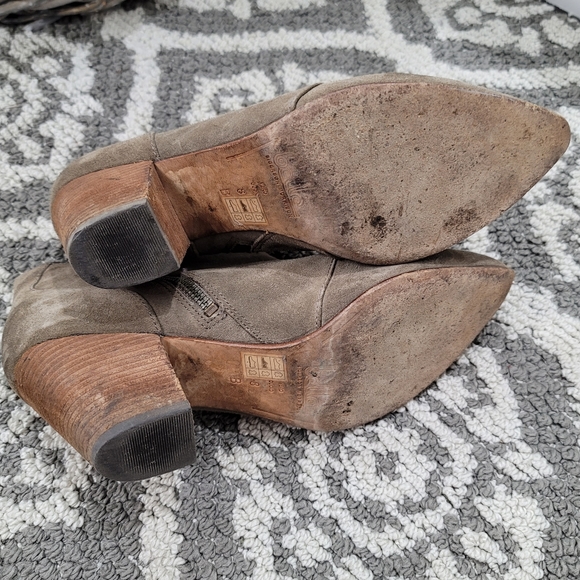 BELLE SIGERSON MORRISON Taupe Suede Ankle Boots Size 8 - Picture 7 of 8